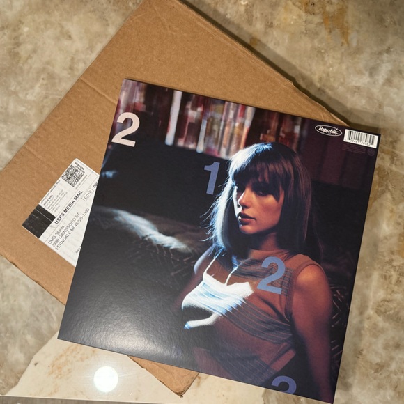 Taylor Swift: ***SIGNED*** Midnights: Moonstone edition VINYL- BNWOT C - Picture 7 of 10
